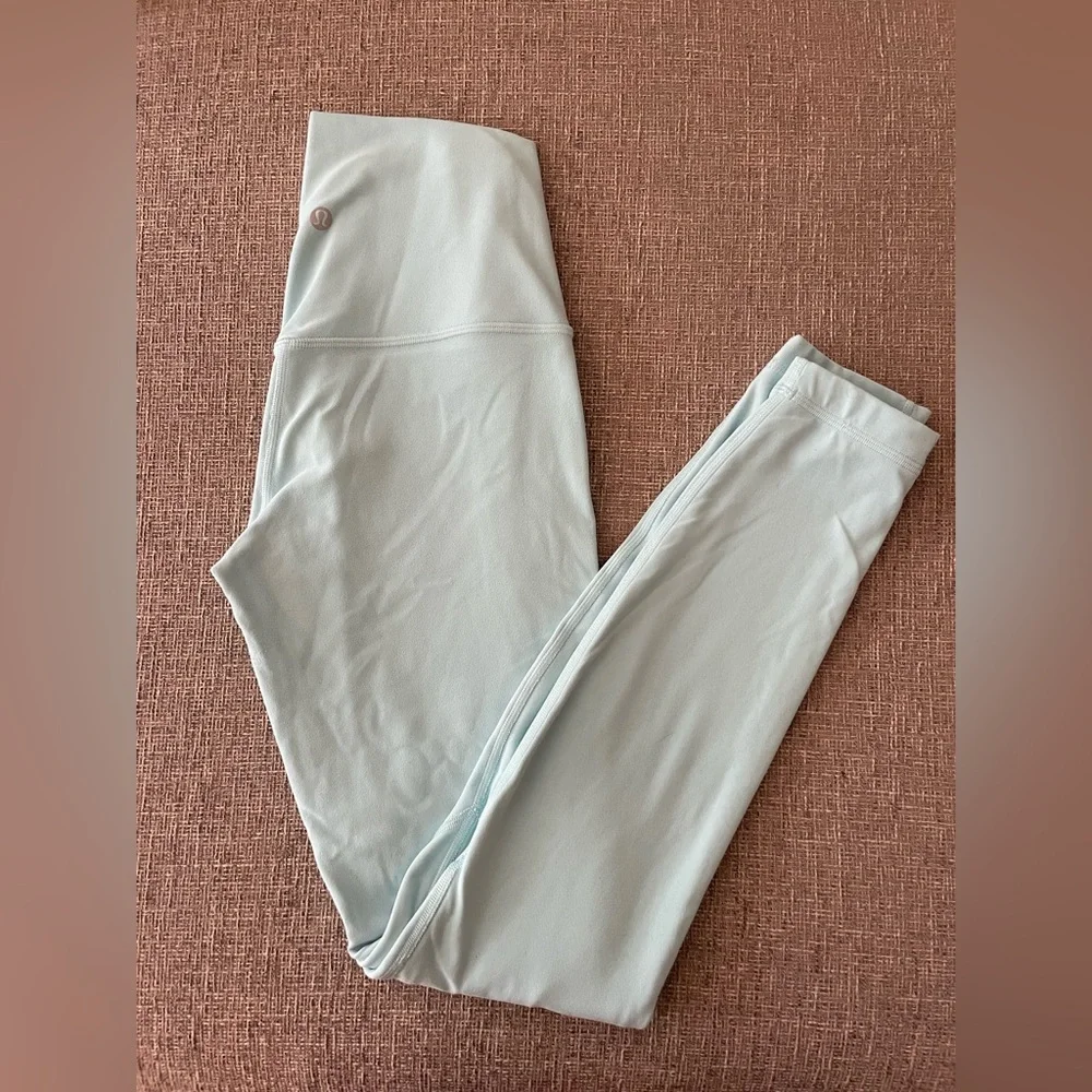Lululemon light blue leggings size 6 - Picture 1 of 4